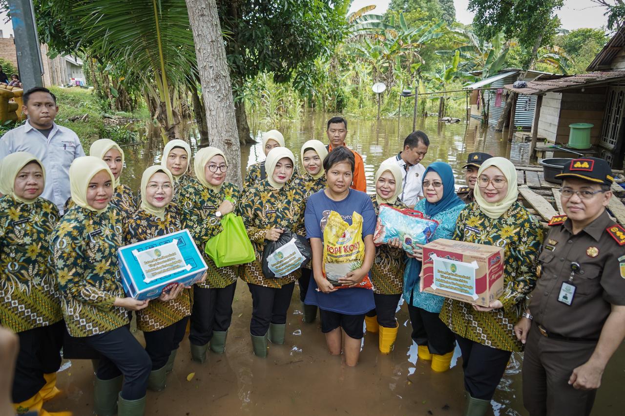 Berkunjung Ke Muba Ketua IAD Wilayah Sumsel, Beri Bantuan untuk Korban Banjir