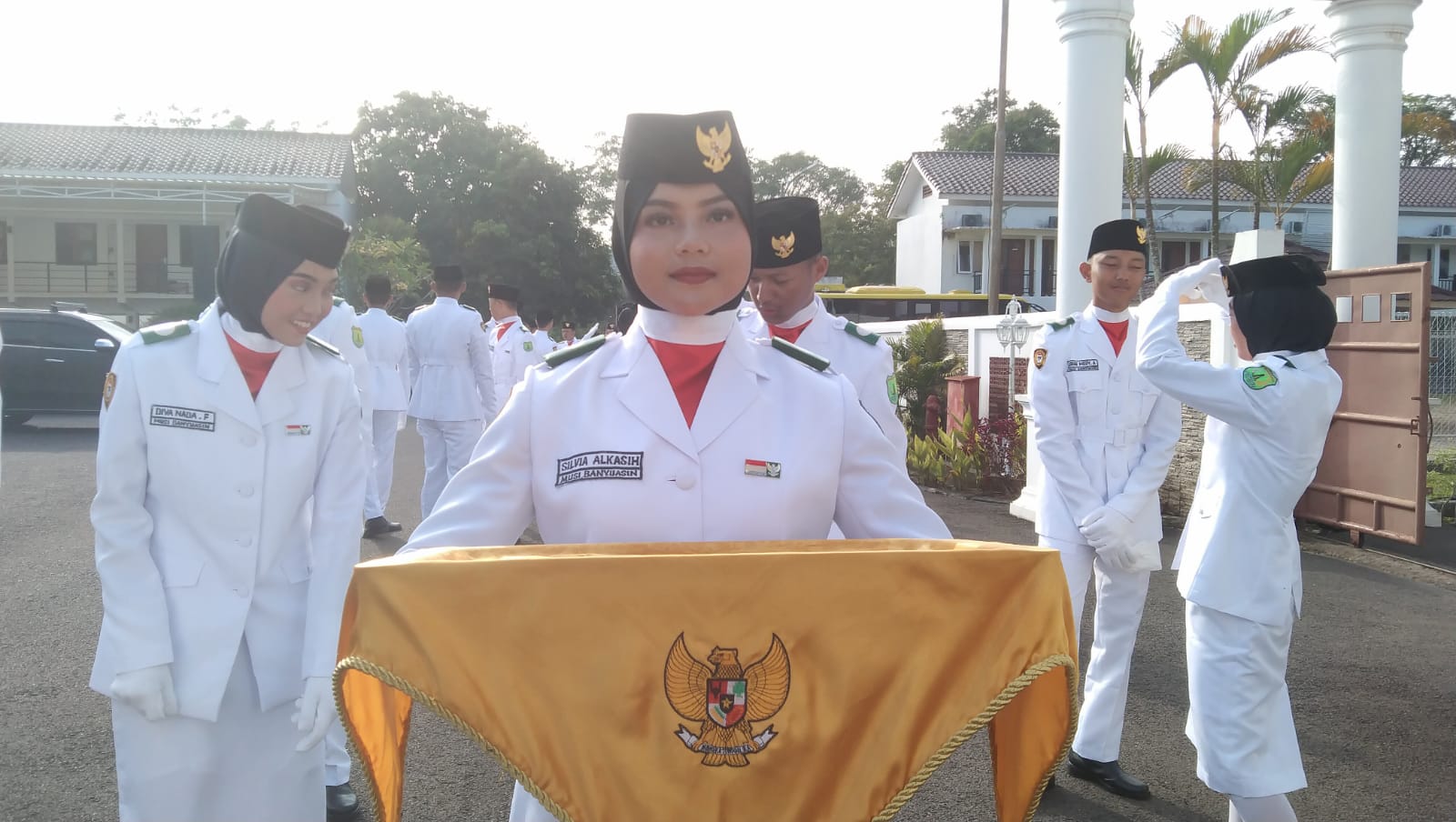 Ditunjuk 2 Hari Sebelum Upacara, Silvia Merasa Deg-Degan Bawa Baki Bendera