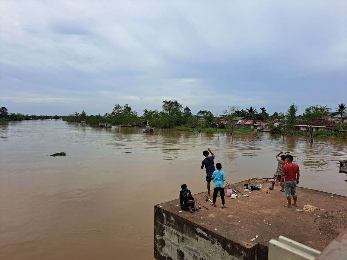 Jembatan Sungai Lilin, Lokasi Asik Nongkrong Sambil Mancing