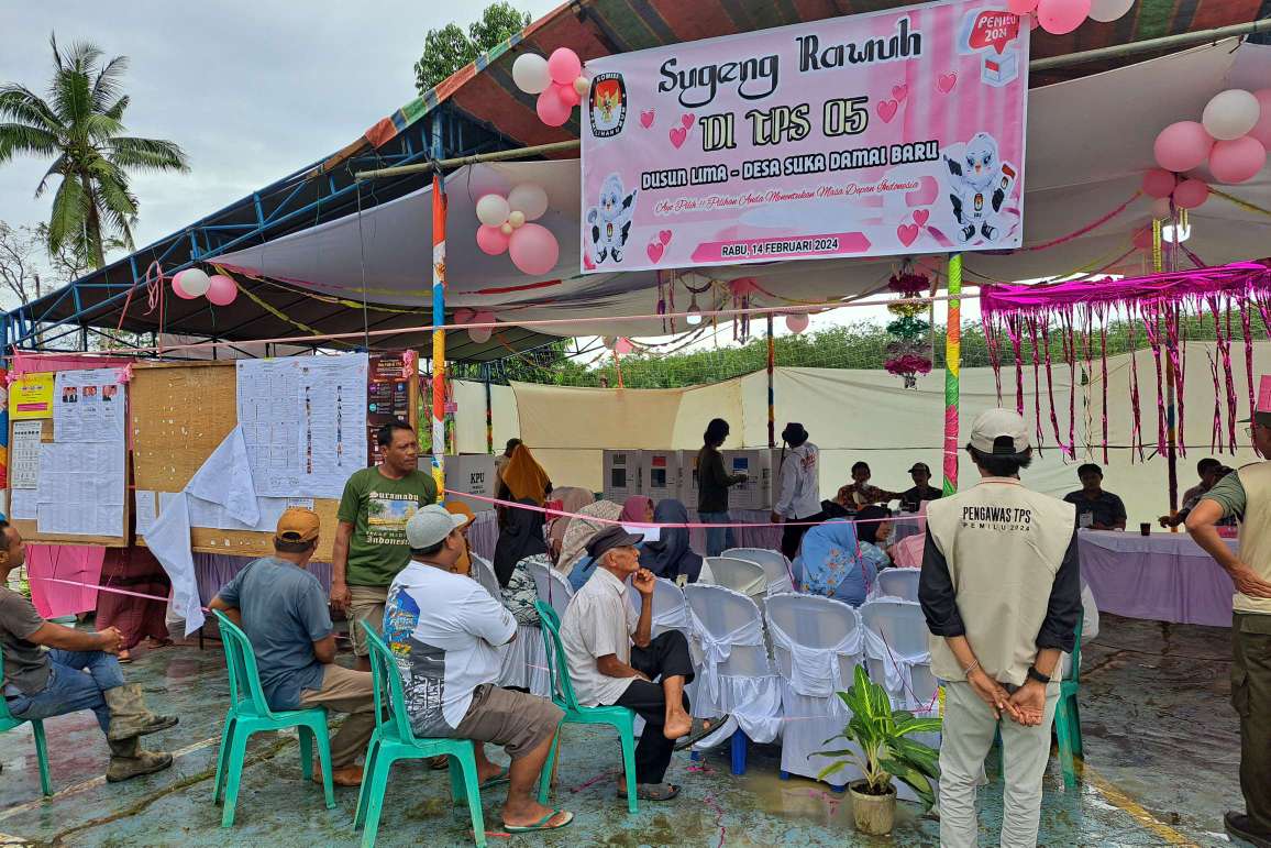 Tampil Beda, TPS di Sukadamai Baru Sungai Lilin Ini Bernuansa Valentine