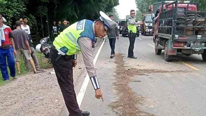 Kecelakaan Lalu Lintas di Jalintim Palembang - Betung, Pengendara Motor Meninggal Dunia