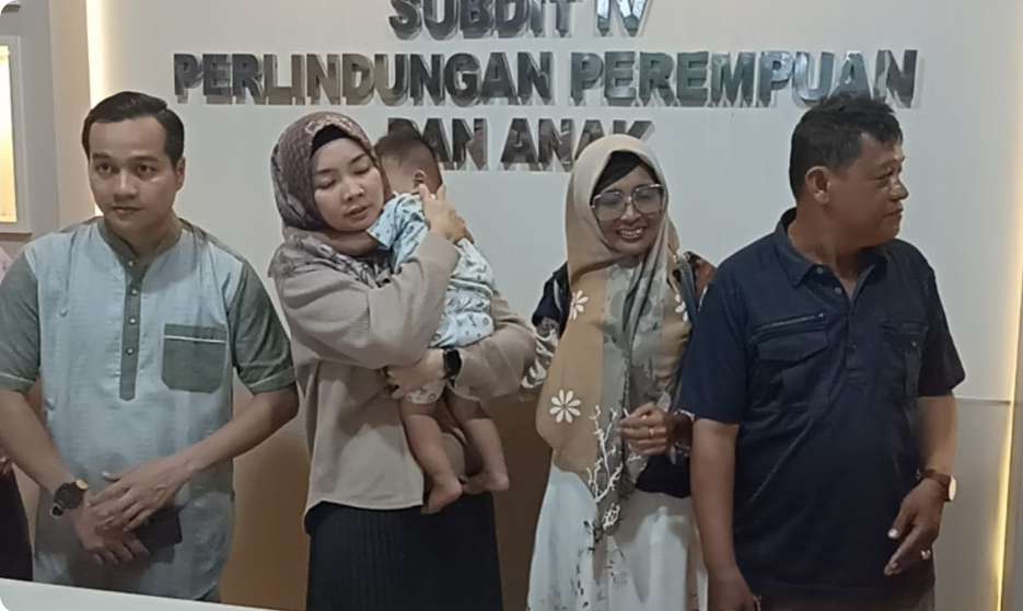 Bayi Yang Ditemukan di Depan SPBU Diadopsi Personel Polda Sumsel, Begini Kondisi Ibu Kandungnya 