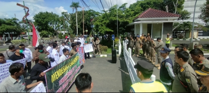 Masyarakat Sanga Desa Lakukan Demo, Desak Pemkab Muba Cabut Izin PT Wana Potensi Guna