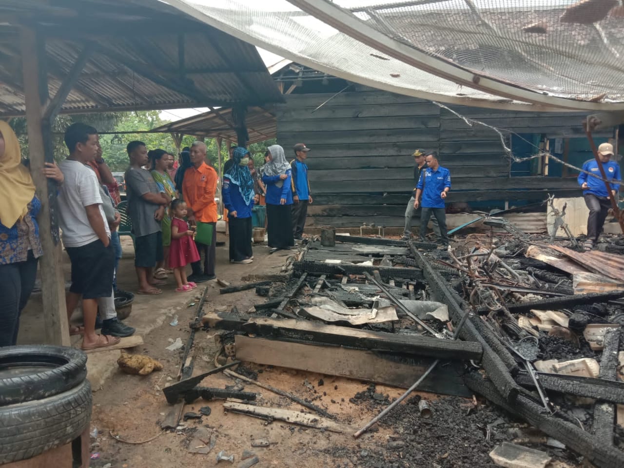 Dinsos dan BPBD Sambangi Korban Kebakaran di Desa Rejosari Kecamatan Jirak Jaya