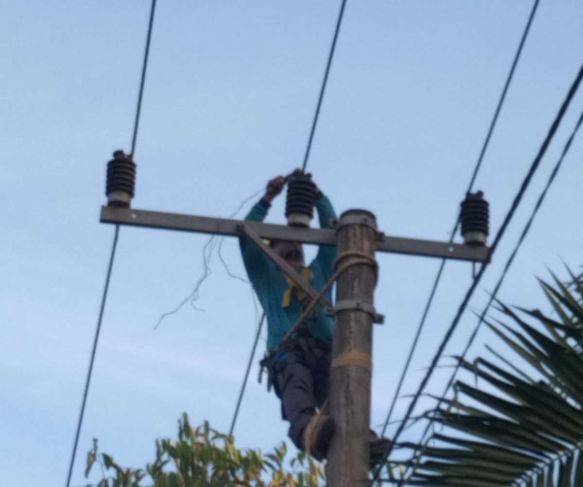 Alami Kerusakan Jaringan, PLN di Babat Supat dan Sebagian Sungai Lilin Padam Sejak Siang