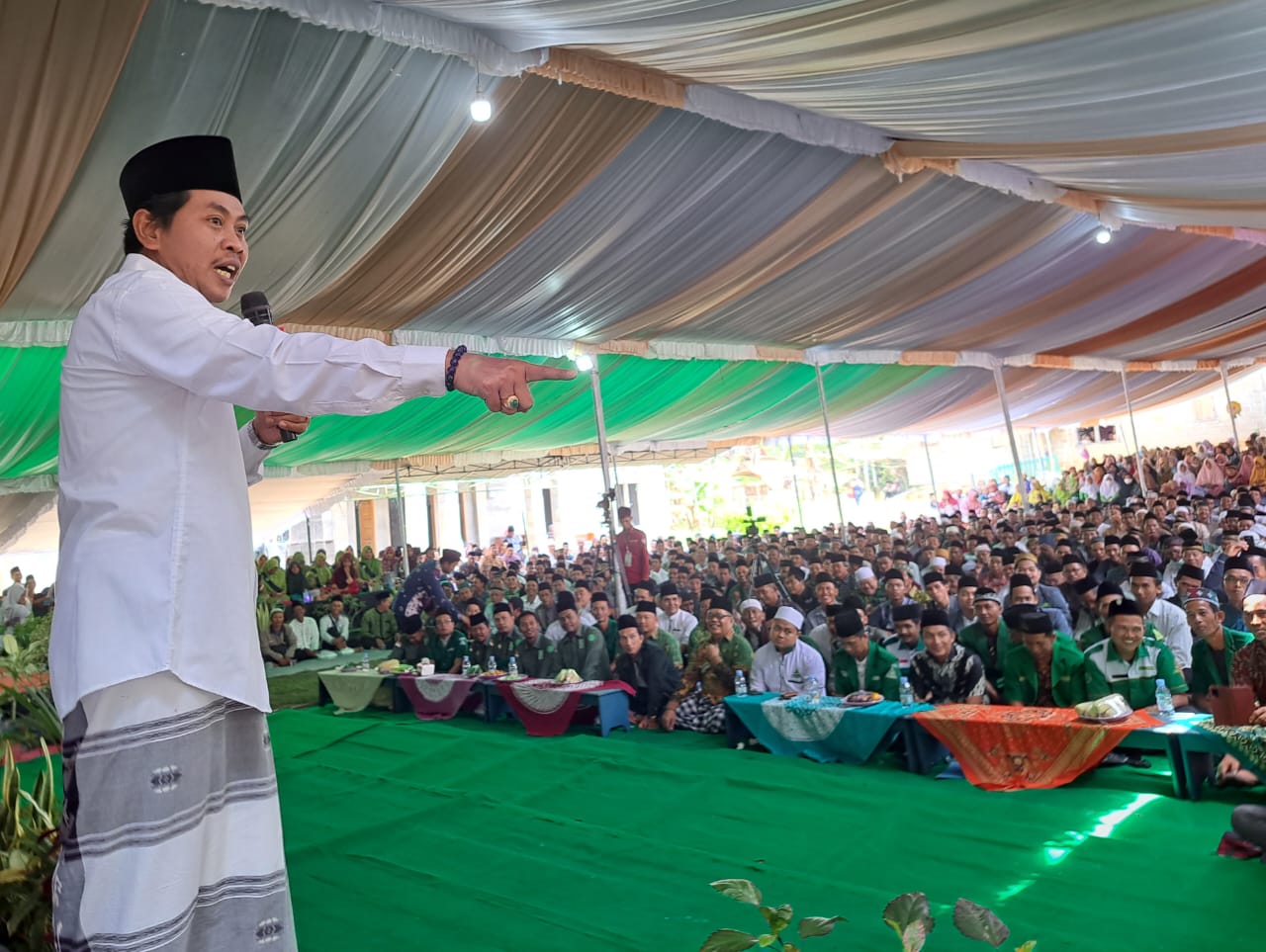 Ribuan Jemaah Hadiri Tabligh Akbar KH Anwar Zahid di Mulyo Rejo Musi Banyuasin