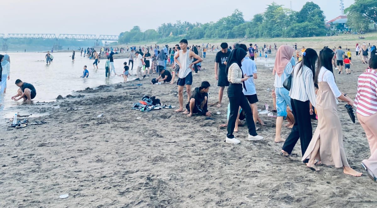 Pesona Pantai Bongen Sekayu, Dengan View Jembatan Musi hingga Sunset