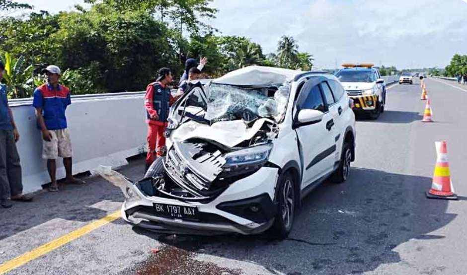 Kecelakaan di Tol KapalBetung, Mobil Rush Dari Medan Tabrak Belakang Truk, Begini Nasib Penumpangnya