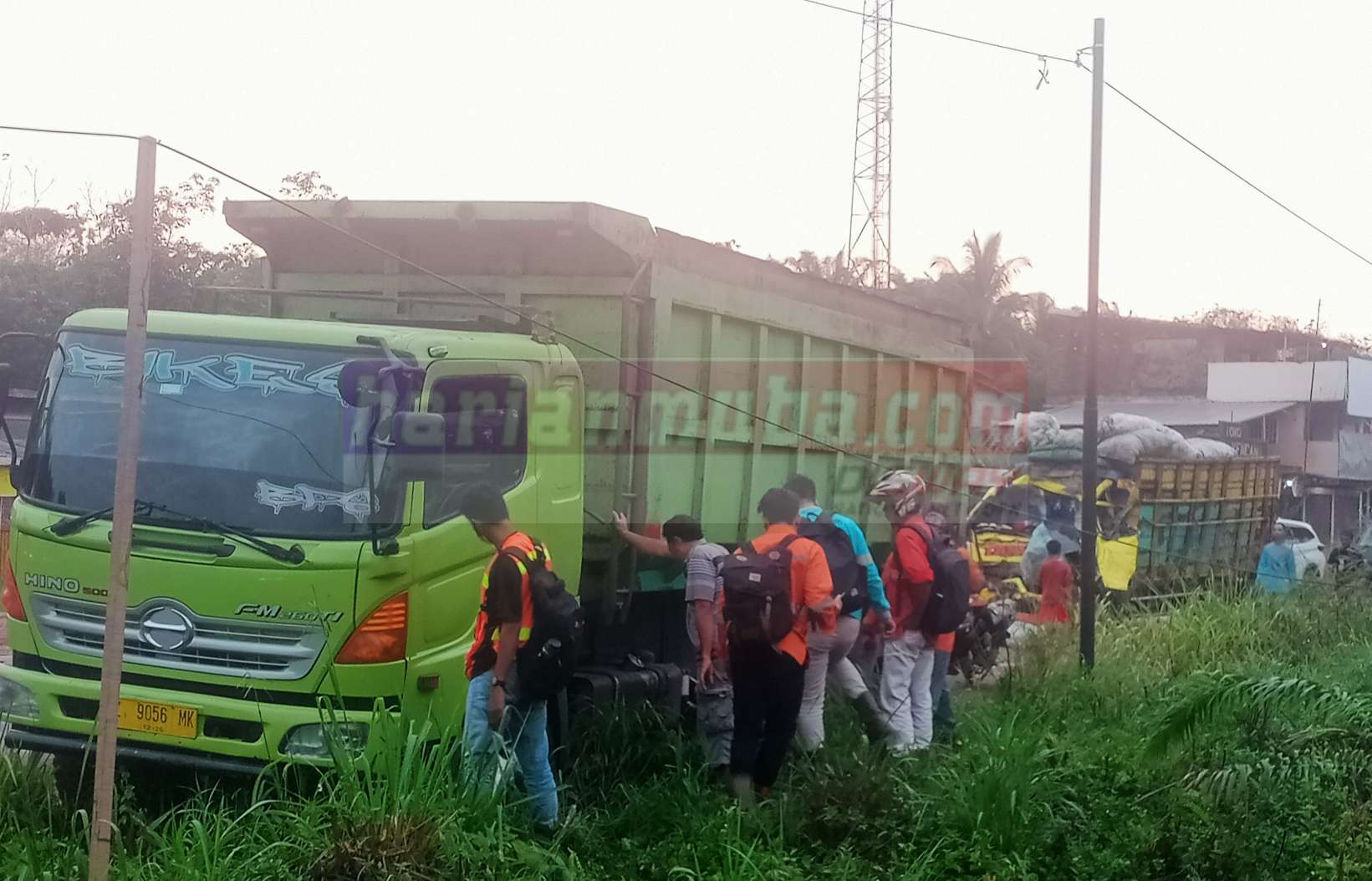 Ditemukan Jenazah di Bawah Fuso, Usai Ditabrak Truk Bermuatan Kelapa