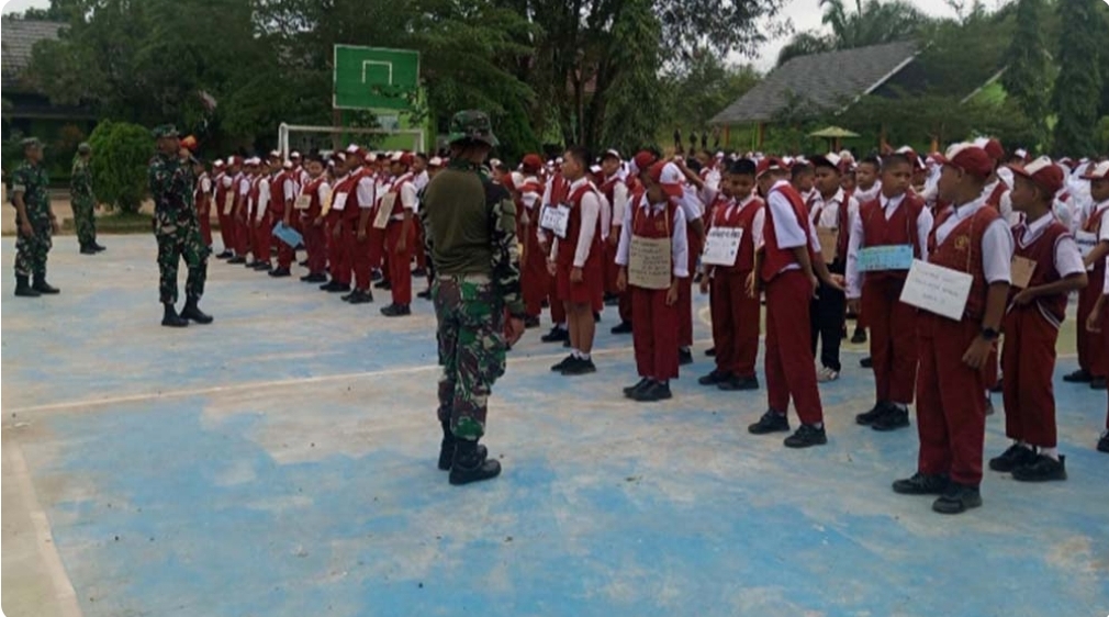 Babinsa Berikan Materi PBB Pada Siswa SMP Negeri 1 Sungai lilin