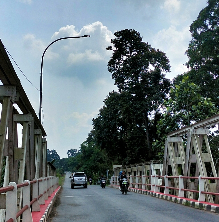 LPJU Sudah Diperbaiki, Jembatan Beruge Kembali Terang