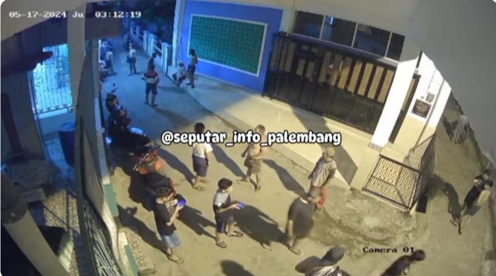 Pria di Kota Palembang Terekam CCTV Bobol Kotak Amal Masjid, Langsung Diamankan Warga