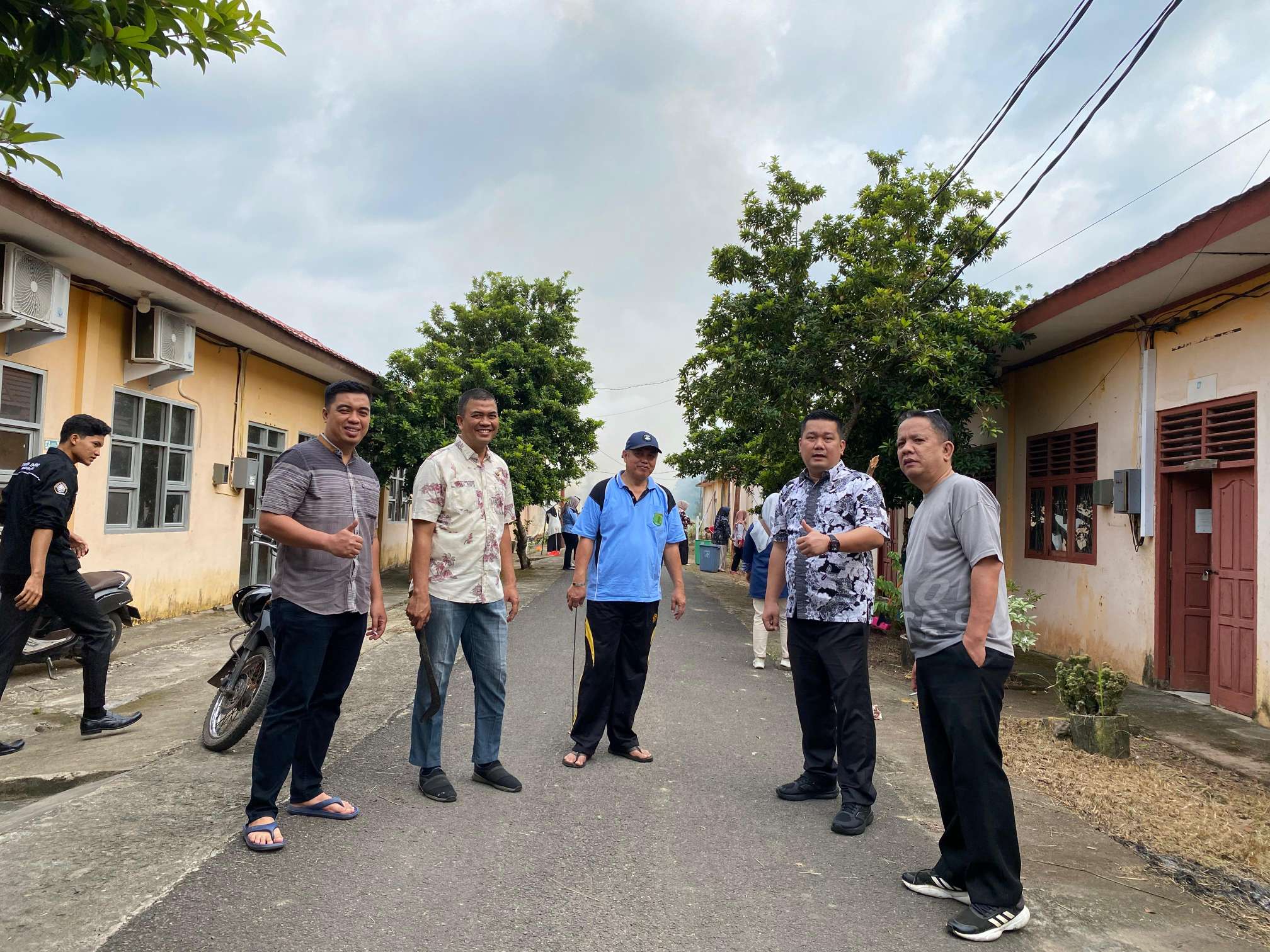 Disnakertrans Muba Hidupkan Kembali Tradisi Jumat Bersih, ASN Kompak Gotong Royong di BLK Sekayu