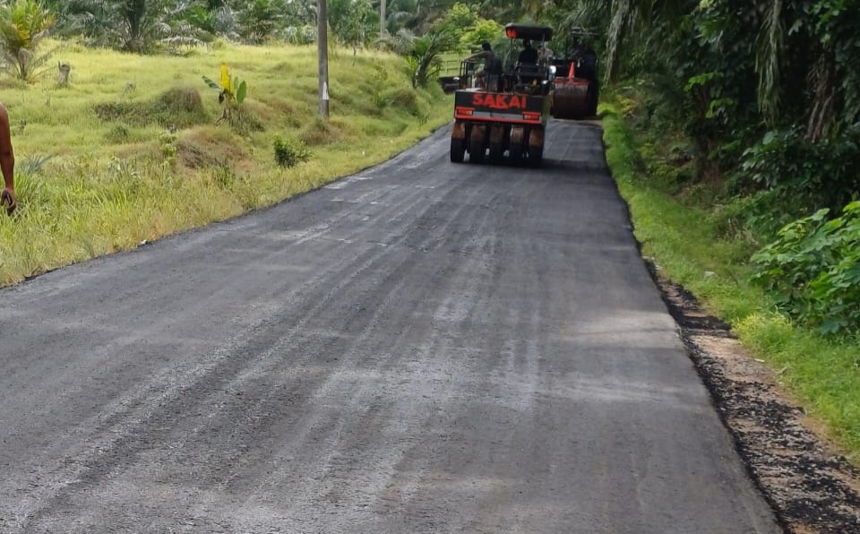 Diaspal Hotmix, Jalan Poros Desa Bumi Kencana Mulus