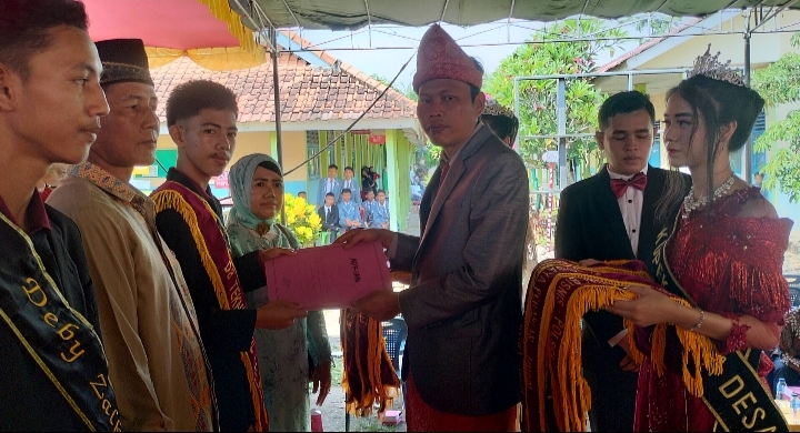 Pelepasan Siswa SMA Negeri 1 Sanga Desa Berlangsung Meriah, Tampilkan 6 Bahasa Berbeda 