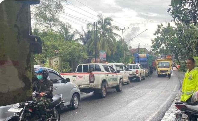 Macet Parah Terjadi di Lahat, Ini Penyebabnya