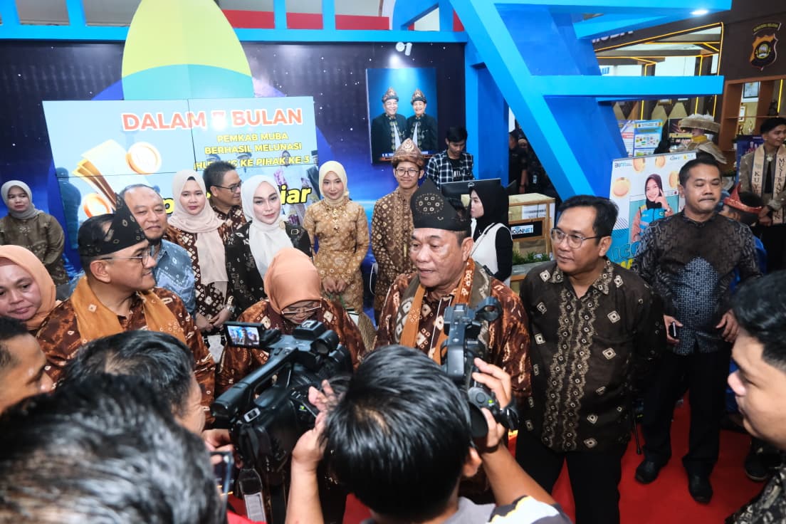 Stand Dinkominfo Muba Jadi Pusat Perhatian di Malam Pembukaan Muba Expo 2025