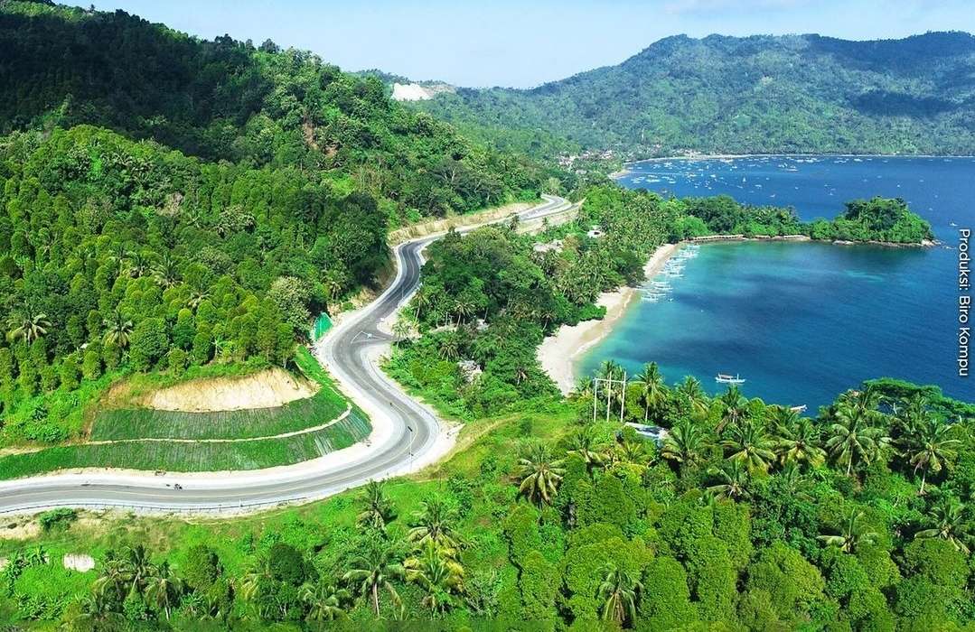 Mirip Lukisan, Inilah Gambaran Jalan Dengan Pemandangan Indah di Jawa Timur