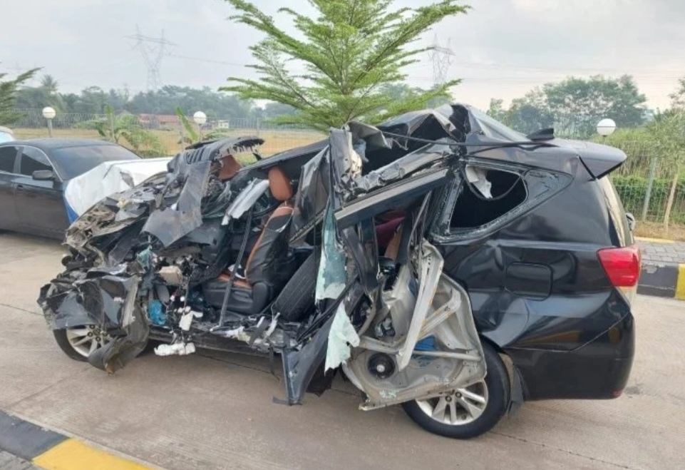 Ayah Emil Dardak Tewas Kecelakaan di KM 341 Ruas Tol Batang-Pemalang