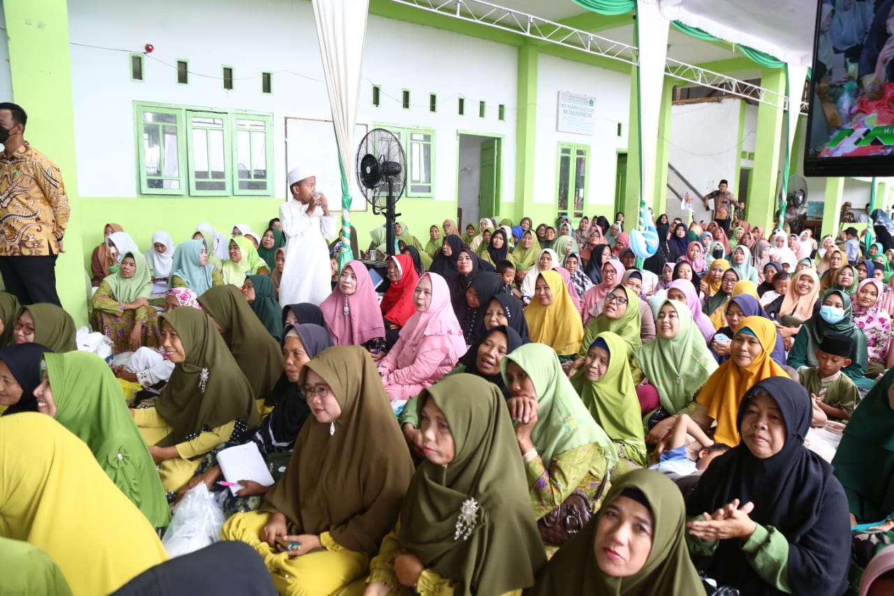 Sukseskan Program GSMP, Gubernur Herman Deru Motivasi Ibu-Ibu Tanam Cabai dan Bawang 