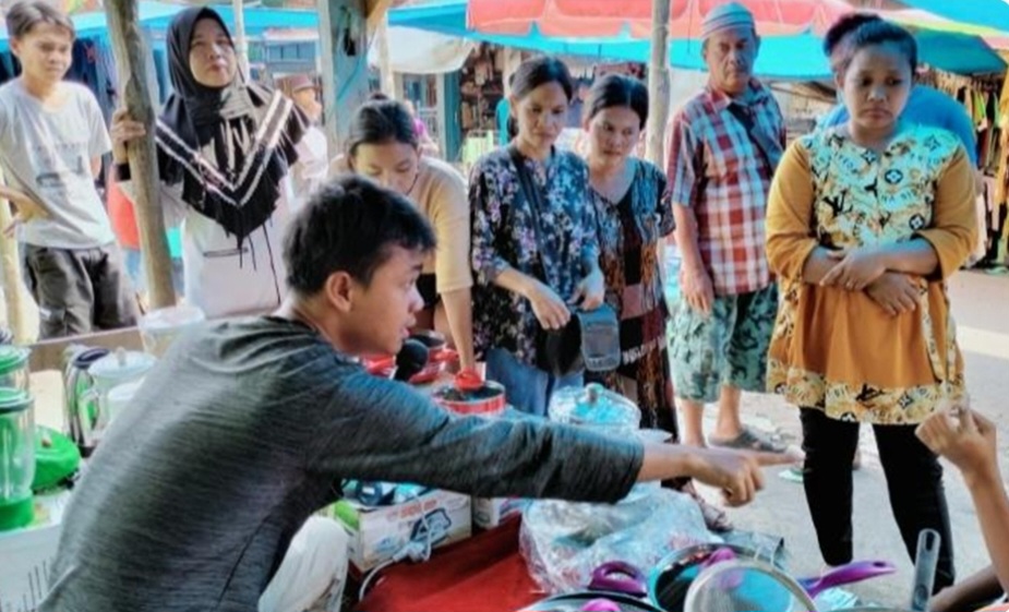 Mengintip Trik Pedagang Alat Rumah Tangga Keliling Asal Linggau Ini, Hasilnya Sehari Bisa Menarik Omset Jutaan