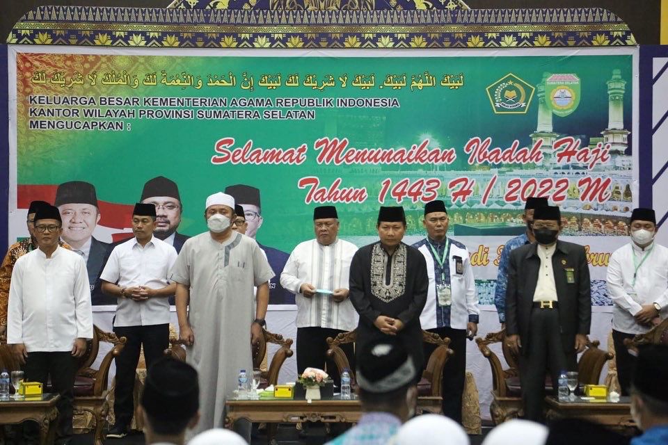 Setelah Dua Tahun  Vakum, Herman Deru Lepas Keberangkatan Jemaah Calon  Haji Sumsel