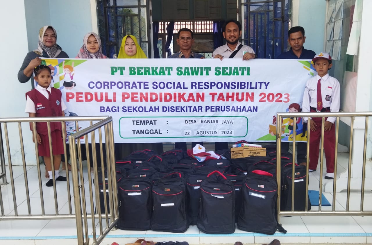 CSR Program Peduli Pendidikan, PT Berkat Sawit Sejati Bantu Perlengkapan Sekolah Untuk 210 Siswa di 7 Desa