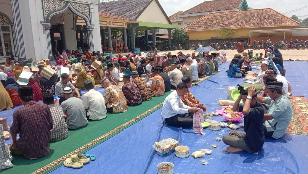 Ratusan Warga Desa Macang Sakti Hadiri Tradisi Sedekah Rami di Halaman Masjid Al Muhajirin