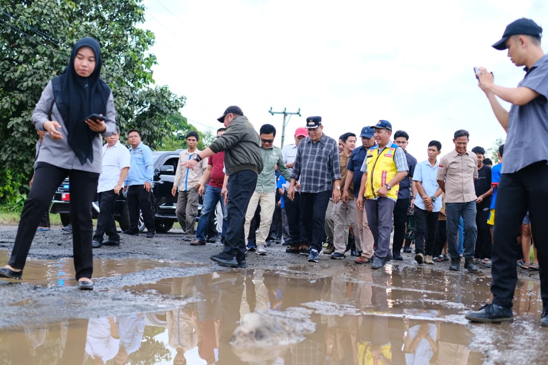 Bupati Muba Bersama Gubernur Sumsel Tinjau Kerusakan Jalan Sekayu–Lubuklinggau, Perbaikan Ditargetkan 2026