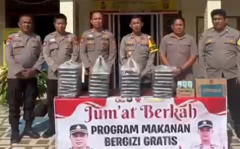 Gelar Kegiatan Jumat Berkah, Polsek Tungkal Jaya Bagikan Makan Siang Bergizi di Ponpes Miftahurrohman