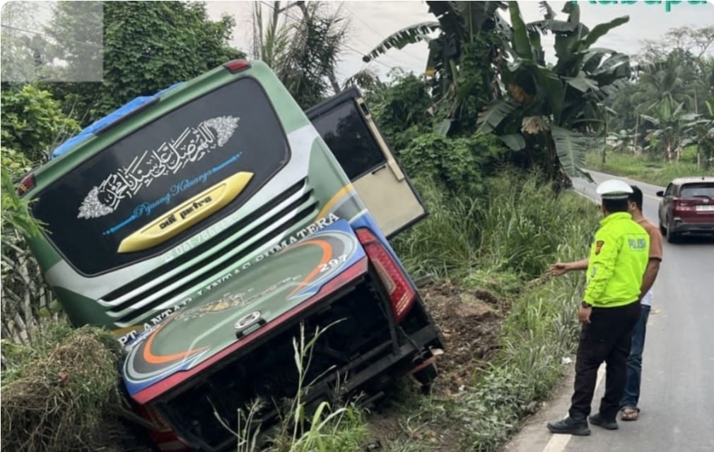 Sopir Hindari Tabrakan, Bus ALS Kecelakaan di Bayung Lencir