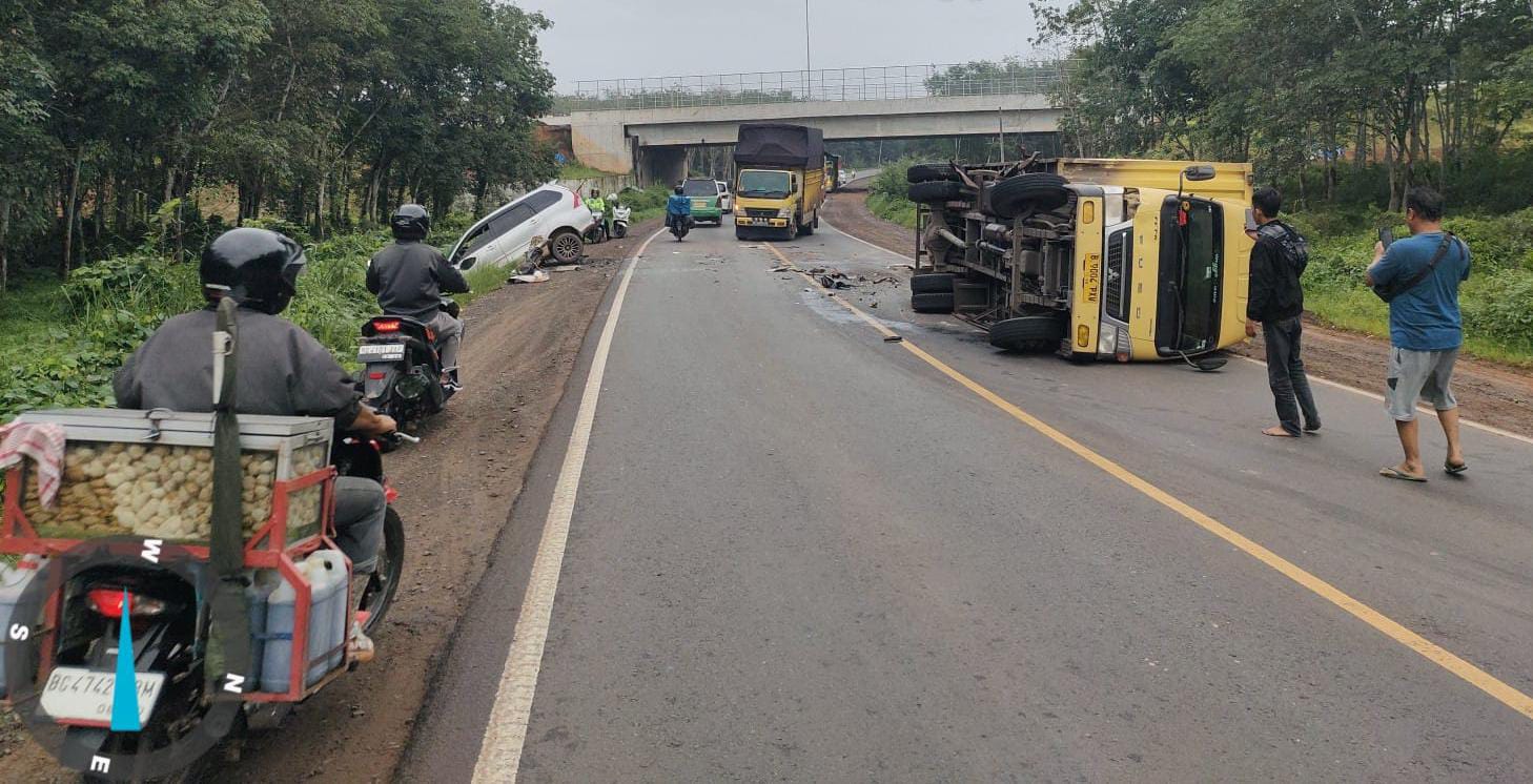 Kecelakaan di Jalintim Palembang-Betung, Sopir Diduga Mengantuk Dua Mobil Tabrakan