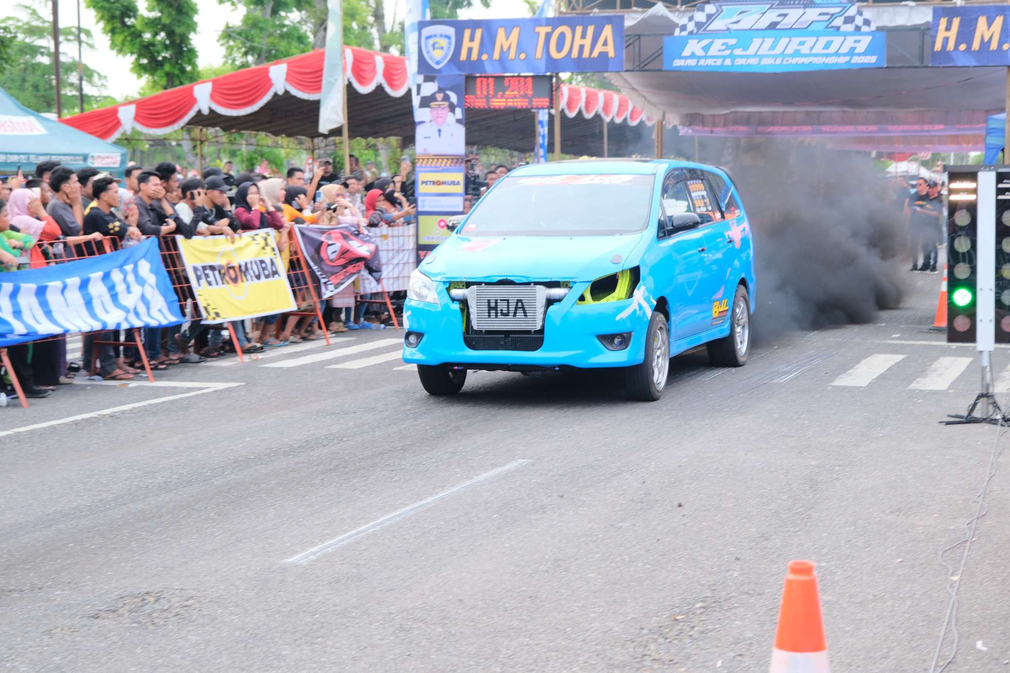 Ribuan Penonton Padati Sirkuit Dadakan, BAF Drag Race & Drag Bike Warnai HUT Muba ke-69