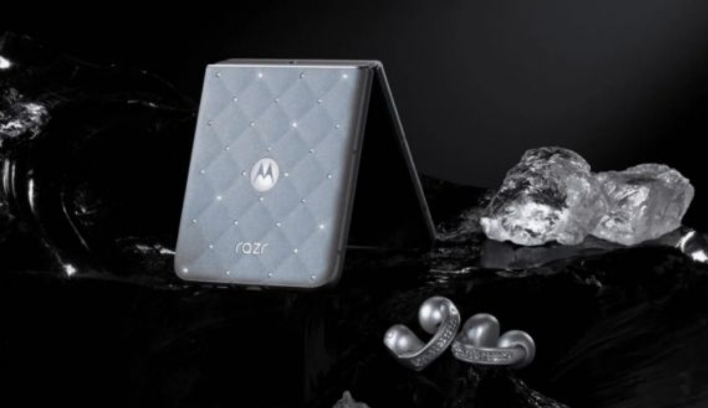Motorola Rilis Razr 2025 Edisi Swarovski, Smartphone Lipat dengan Sentuhan Kristal Mewah