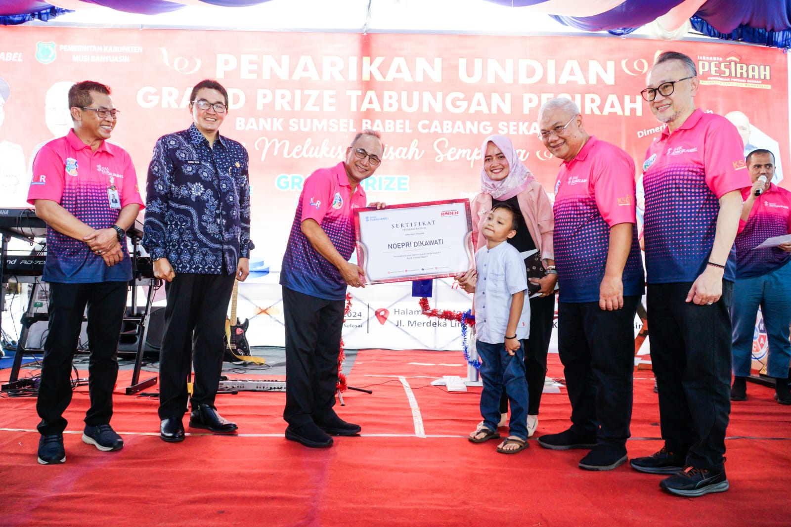 BSB Sekayu Gelar Undian Grand Prize Tabungan Pesirah 2023, Pj Bupati Apriyadi Serahkan Hadiah Buat Pemenang