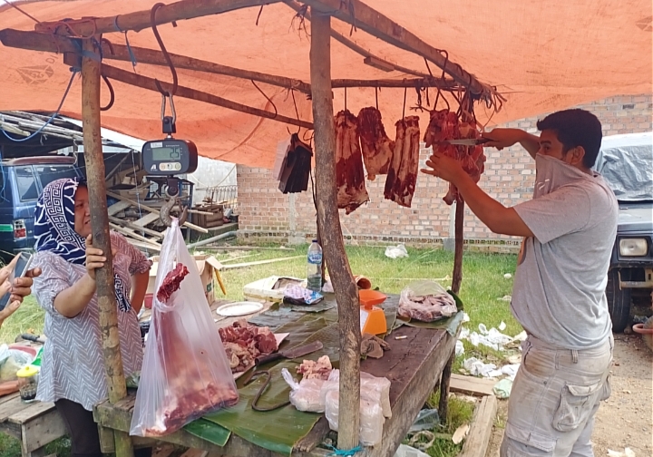 Pasokan Menipis, Harga Daging Sapi di Kecamatan Sanga Desa Masih Stabil