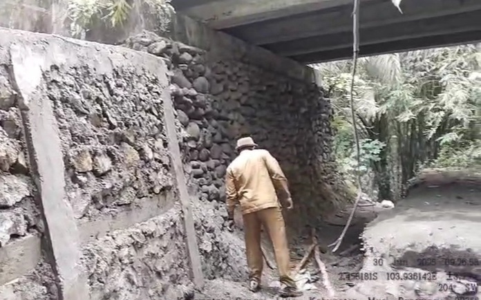 Jembatan Rusak Jalan C2 - Dawas Sudah Diperbaiki, Gunakan Dana Tanggap Darurat Pemkab Muba