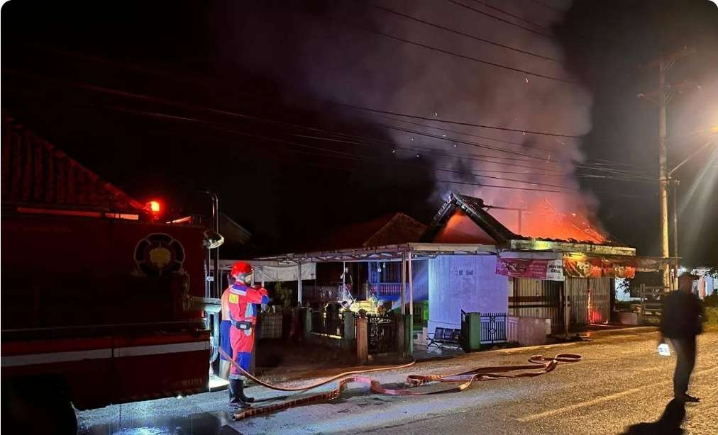 Ruko di Babat Toman Ludes Terbakar Dini Hari, Diduga Akibat Korsleting Listrik