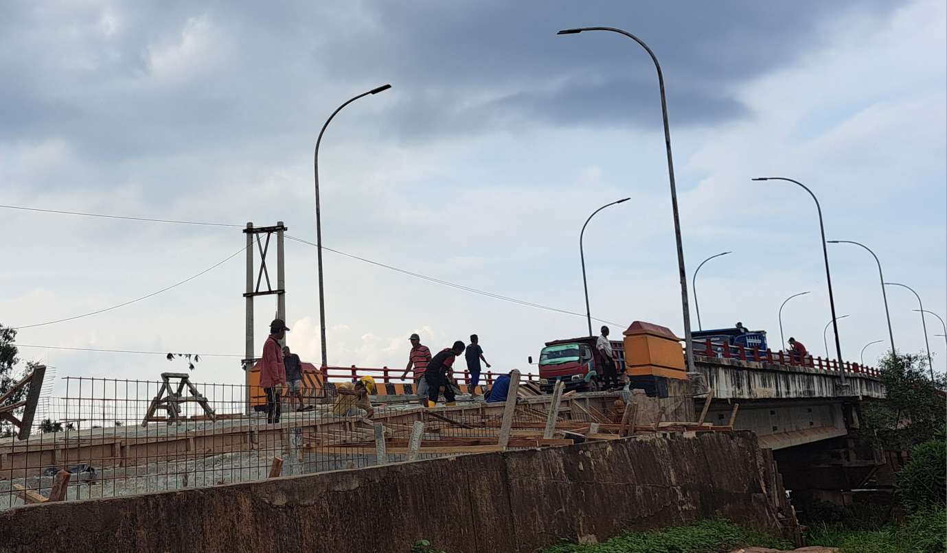 Sudah Mulai Dicor, Perbaikan Jembatan Penghubung Jalintim Palembang - Jambi Molor Dari Target