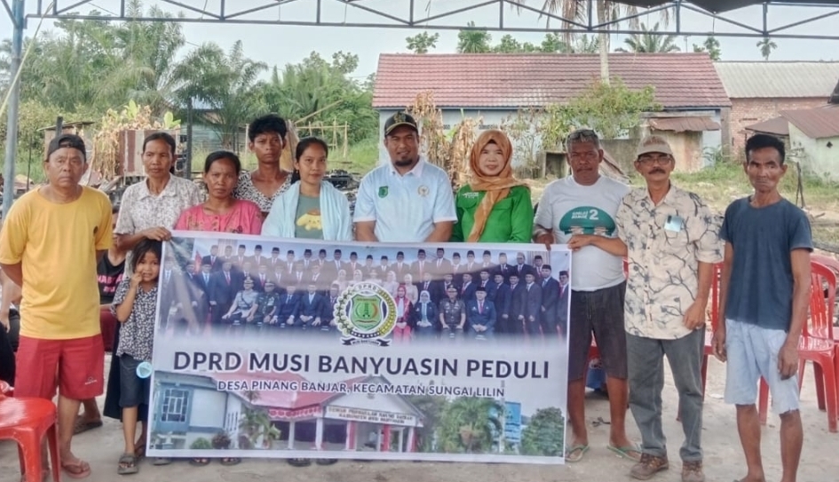 DPRD Muba Tunjukkan Kepedulian, Berikan Bantuan untuk Korban Kebakaran di Pinang Banjar