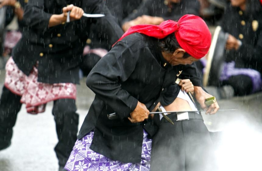 Seni Rapa'i Dabus di Aceh Selatan: Perpaduan Spiritualitas, Kesenian, dan Ilmu Kebal