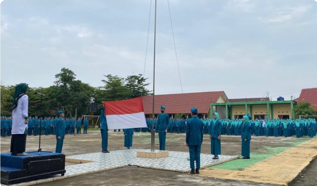 MAN 1 Musi Banyuasin Gelar Upacara Rutin, Pembina Ingatkan Bahaya Gibah