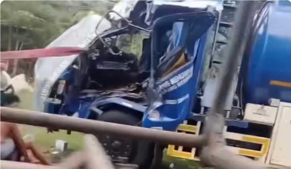 Truk Bawa Minyak Kecelakaan, Begini Kondisi Sopir dan Penumpangnya