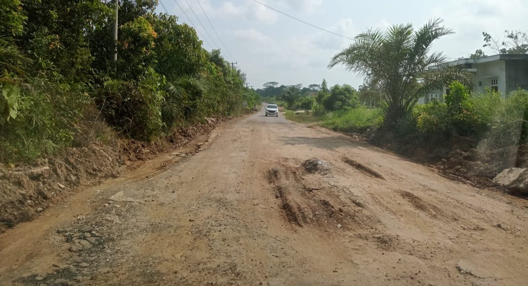 Lobang Dijalan Sekayu - Plakat Tinggi Sudah Diratakan