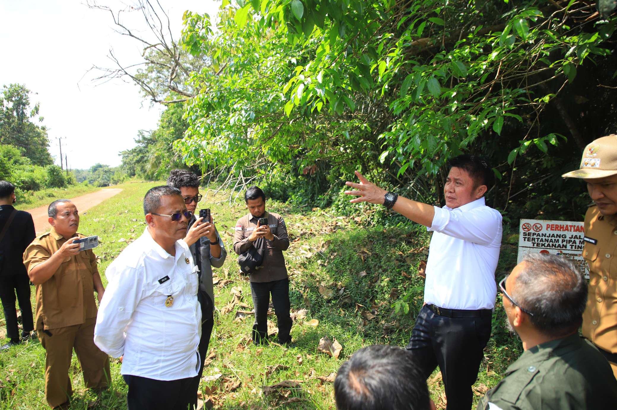 Tinjau Jalan Nigata Kota Prabumulih Gubernur Herman Deru Minta Pertamina Bangun Akses Jalan