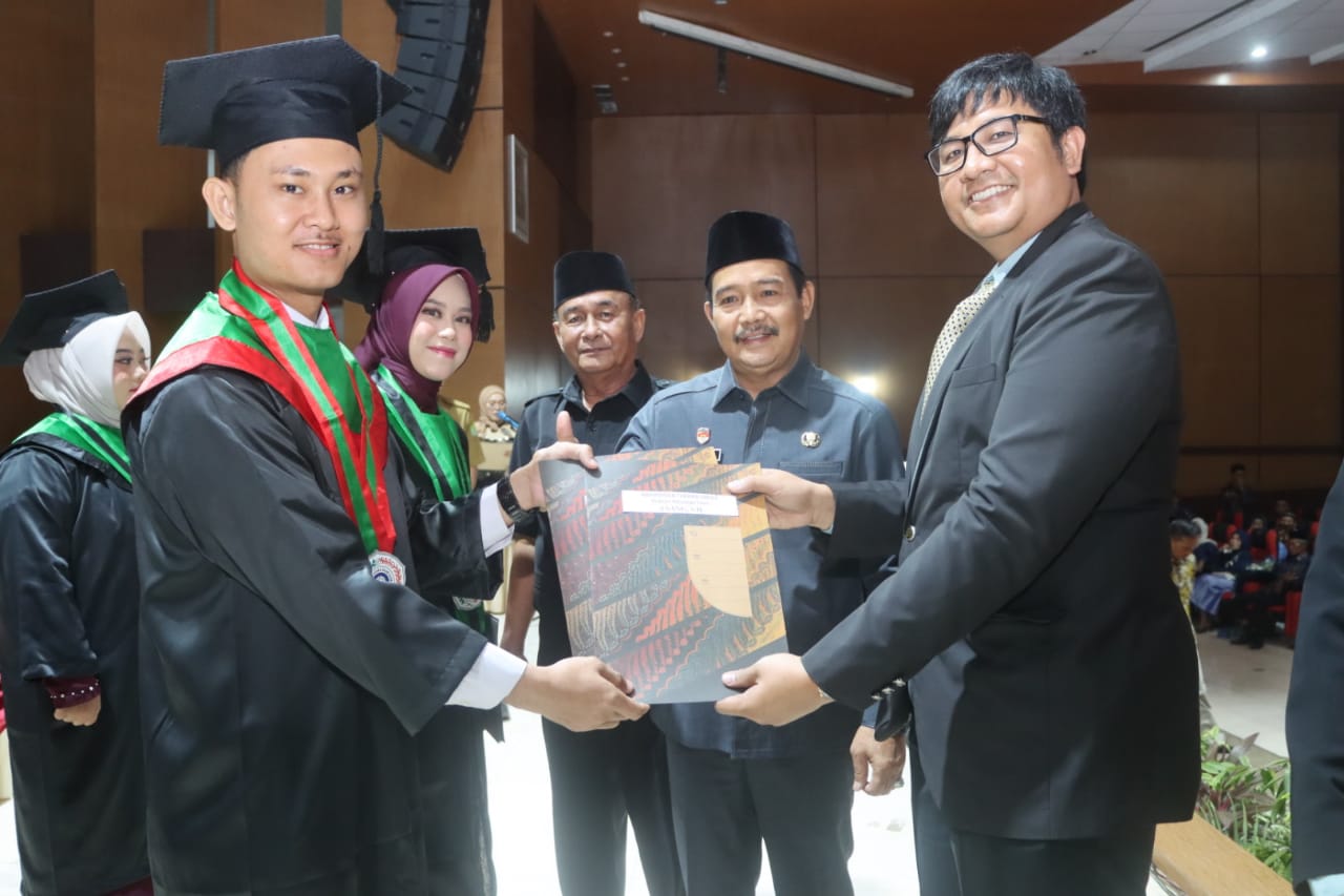 Wabup Muba Apresiasi Lulusan Institut Rahmaniyah Sekayu pada Wisuda ke-28 PAI dan Wisuda Perdana HKI