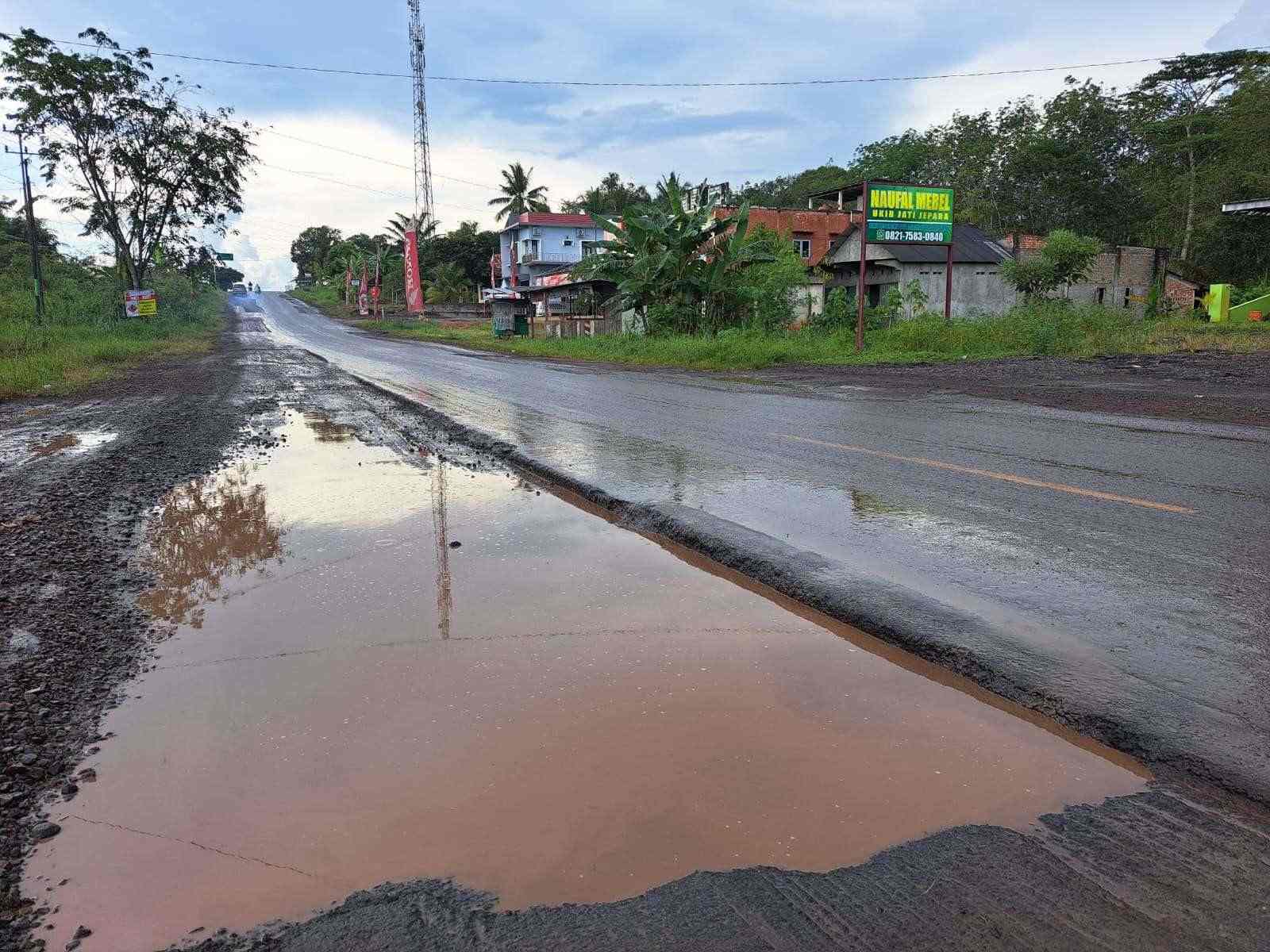 Galian Tambal Sulam di Jalintim Dikeluhkan Pengguna Jalan, Ternyata Ini penyebabnya