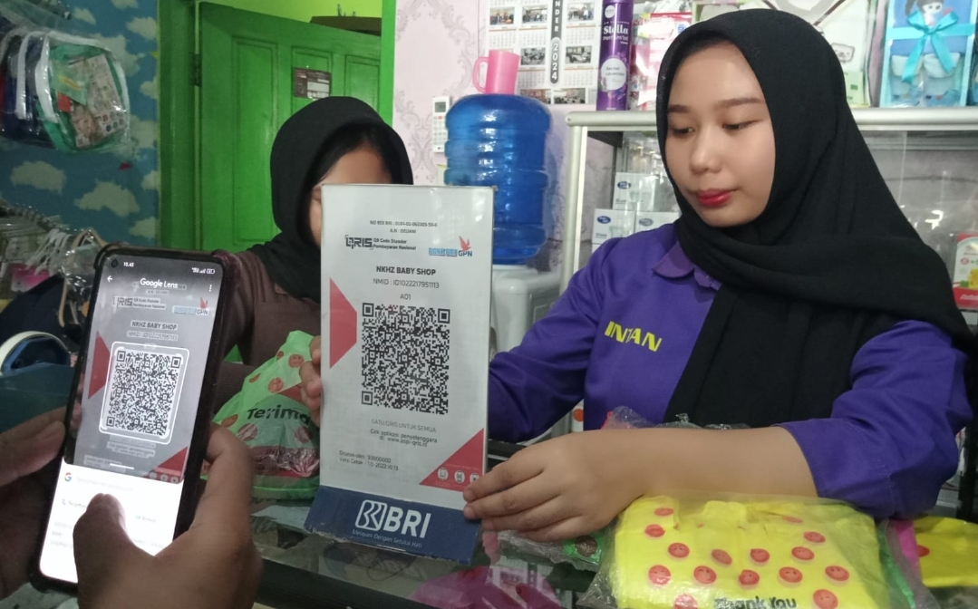 Belanja Praktis, Pakai QRIS, NKHZ Baby Shop Tumbuh Bersama QR Code BRI