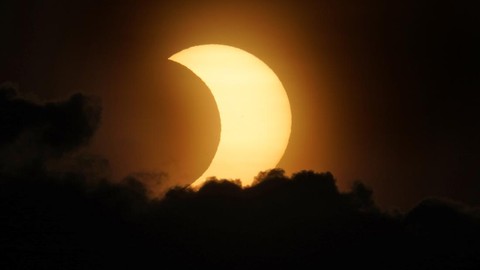 Empat Gerhana Matahari dan Bulan di 2024, Ini Wilayah yang Bisa Melihat Fenomenanya
