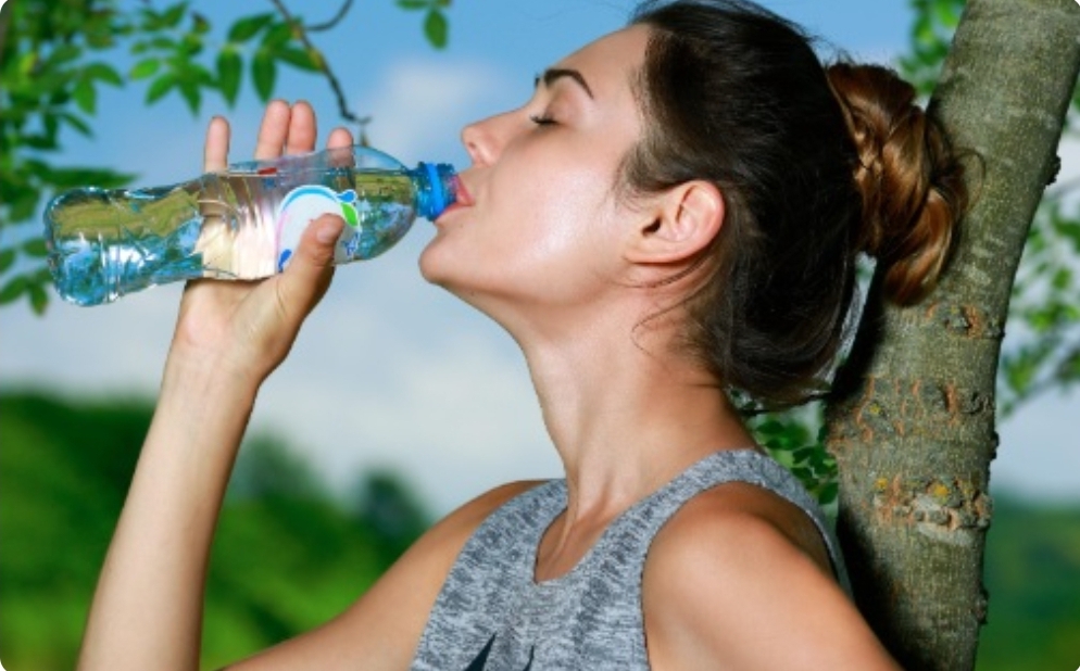 Sering Mengkonsumsi Air Minum Kemasan, Berikut Cara Memilih Air Minum ...